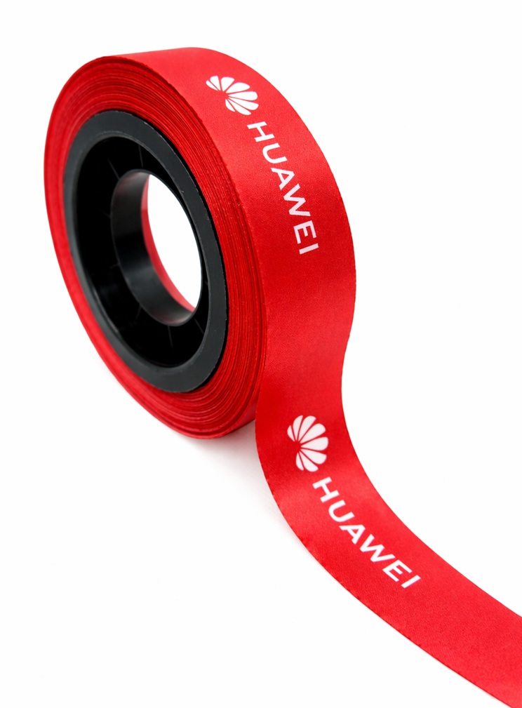 Czerwona wstążka reklamowa z logo